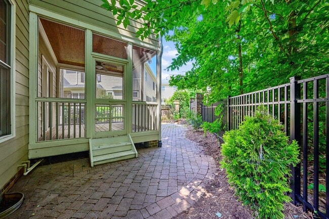 Building Photo - Custom Home in Fantastic Neighborhood!