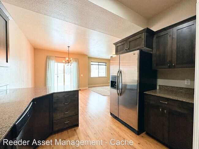 Building Photo - 3 br, 2.5 bath House - 141 East 620 South
