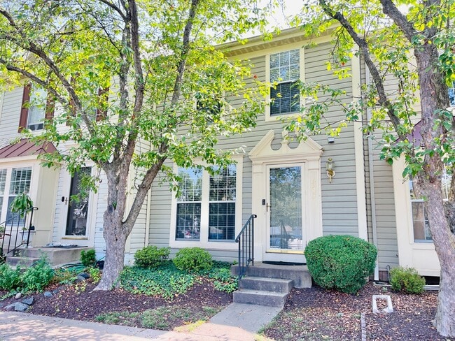 Building Photo - GORGEOUS TOWNHOUSE - MANASSAS
