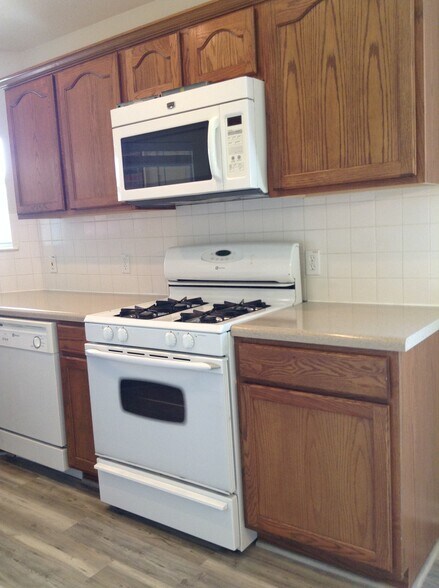 Kitchen - 5605 Bentsen Ln
