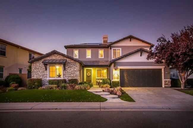 Building Photo - Amazing Solar Fosket Ranch Pool, Spa, Buil...