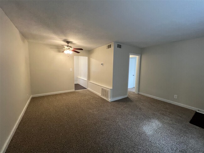 Building Photo - 5415 Scott St