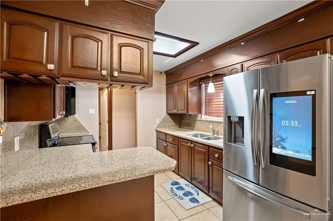 Building Photo - 20 Silverado Dr E