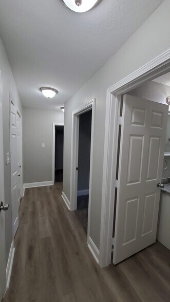 Bath 2, 1st door on right, bed 3 second door on right, door at end of hall is bed 4 - 320 S Ashbel St