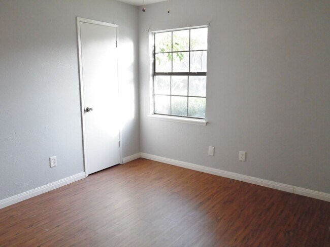 Building Photo - RECENTLY REMODELED, FRESHLY PAINTED HOME IN NORTHEAST FORT WORTH
