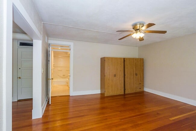 Building Photo - 3843 S 48th St
