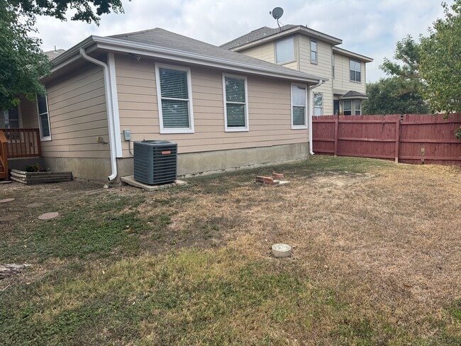 Building Photo - COMFORTABLE HOME | SINGLE STORY  |  CLOSE TO HWY 151 & 410 | SHOPPING & RESTAURANTS