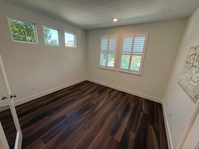 Building Photo - Beautiful 4 Bedroom 3 Bath Brentwood Home With SOLAR