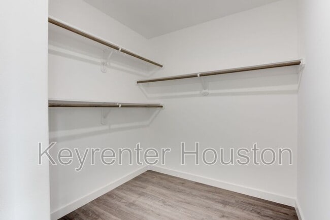 Building Photo - 8126 Sterlingshire St