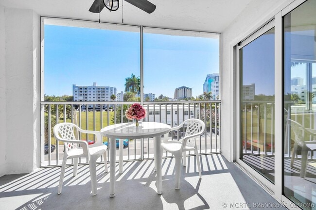 Building Photo - 720 Bayshore Dr