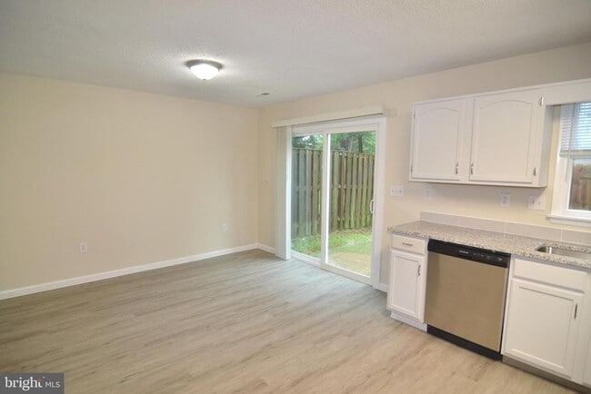 Building Photo - 21632 Shangri-La Wy