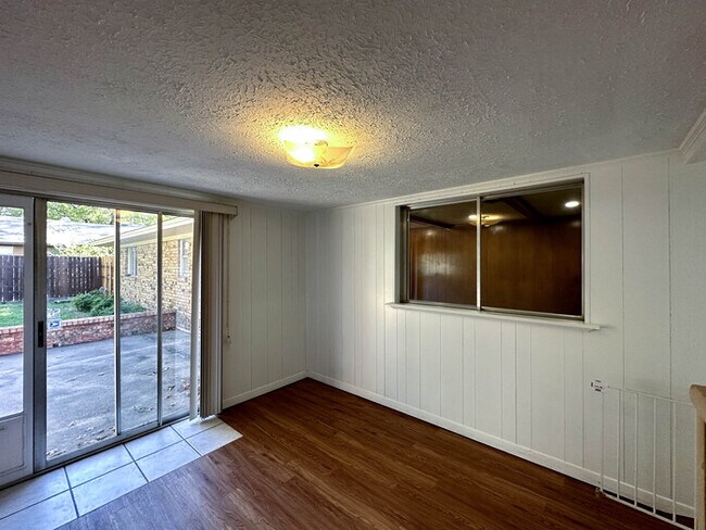 Building Photo - 408 Mimosa Dr