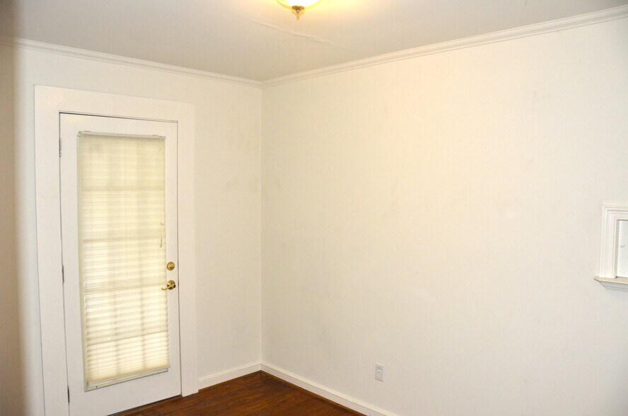 Room 3 - 1709 Westhill Rd