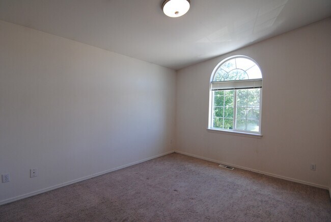 Building Photo - 1386 Brown St