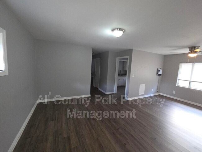 Building Photo - 936 E Lime St
