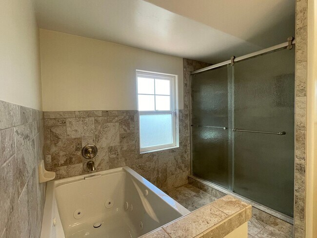 Building Photo - Move in Special!! Beautiful 4 bed/4.5 bath...