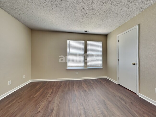 Building Photo - 5965 Porchester Pl