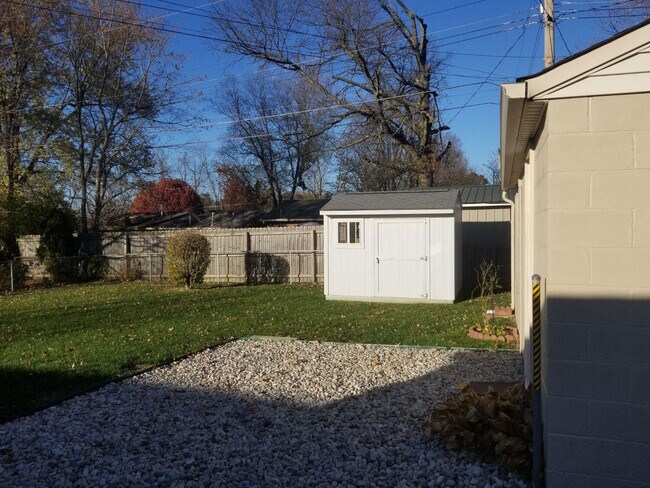 Building Photo - 2137 Oleander Dr