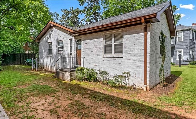 Building Photo - 1780 John Calvin Ave