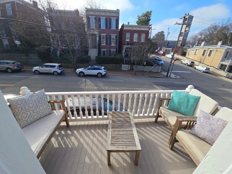 Balcony Overlooking Broad - 2200 E Broad St