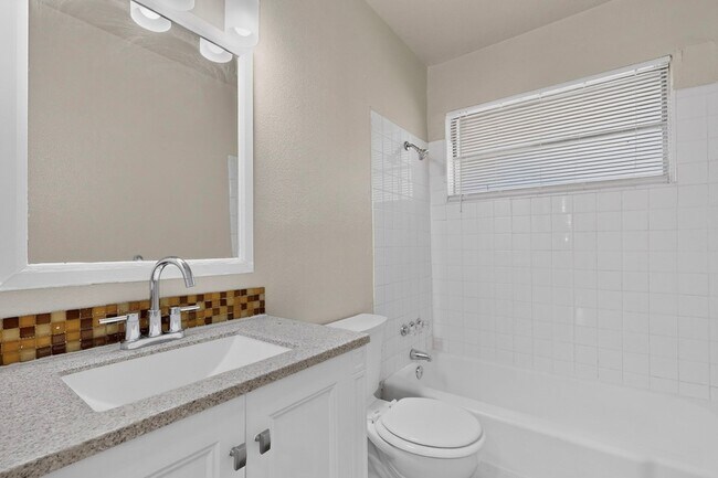 Building Photo - 937 Cleardale Dr