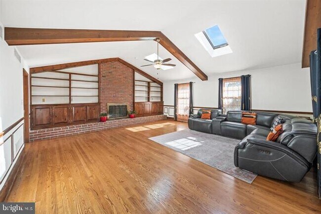 Building Photo - 253 Peoples Way