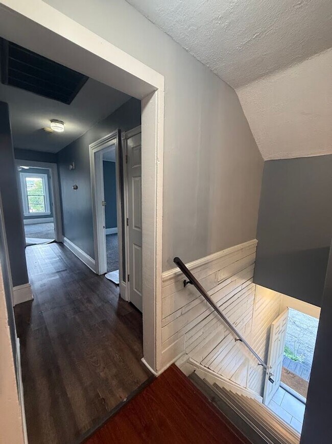 Building Photo - 528 E Buchtel Ave