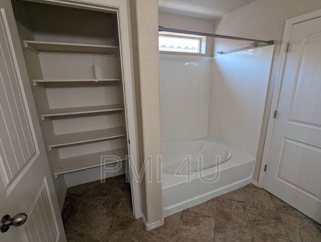 Building Photo - 2035 Ferndale Rd SE