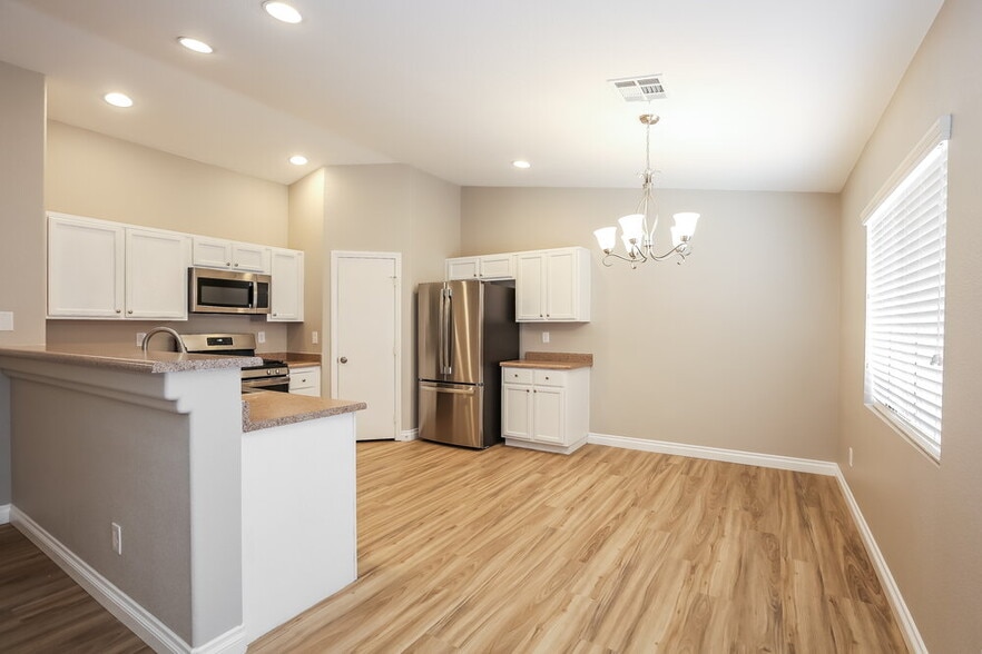 Building Photo - 5113 Pebble Rim St