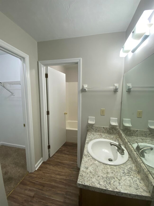 Building Photo - 2923 Woodrich Dr