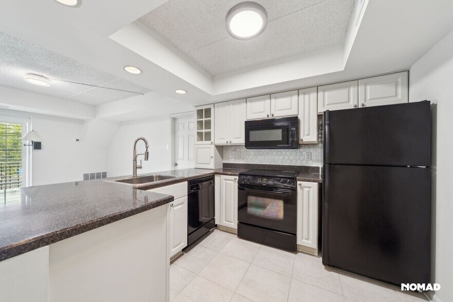 Building Photo - 505 Deer Run