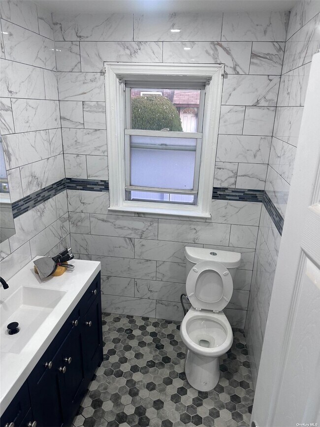 Building Photo - 118-57-118201 201st St