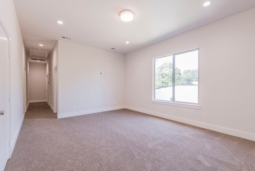 Building Photo - 8718 Boundbrook Ave
