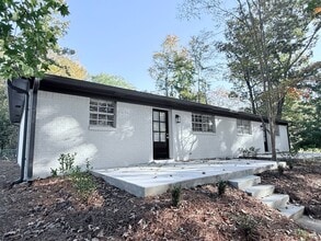 Building Photo - Renovated 2BR/1BA For Rent