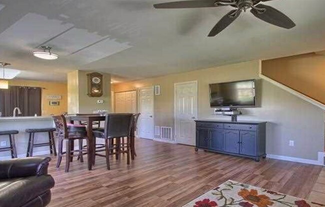 Building Photo - 2119 Quail Hollow Dr