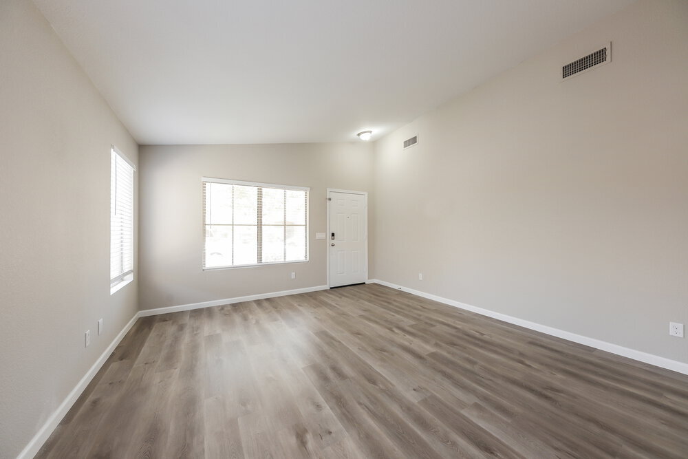 Building Photo - 7418 W Lone Cactus Dr