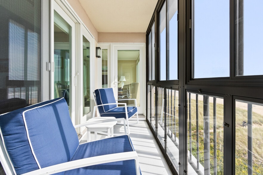 Building Photo - 1 Seacliff Ave