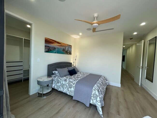 Building Photo - 1125 NE 17th Ave