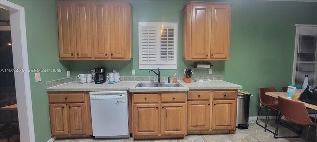 Building Photo - 320 Moss Hill Rd