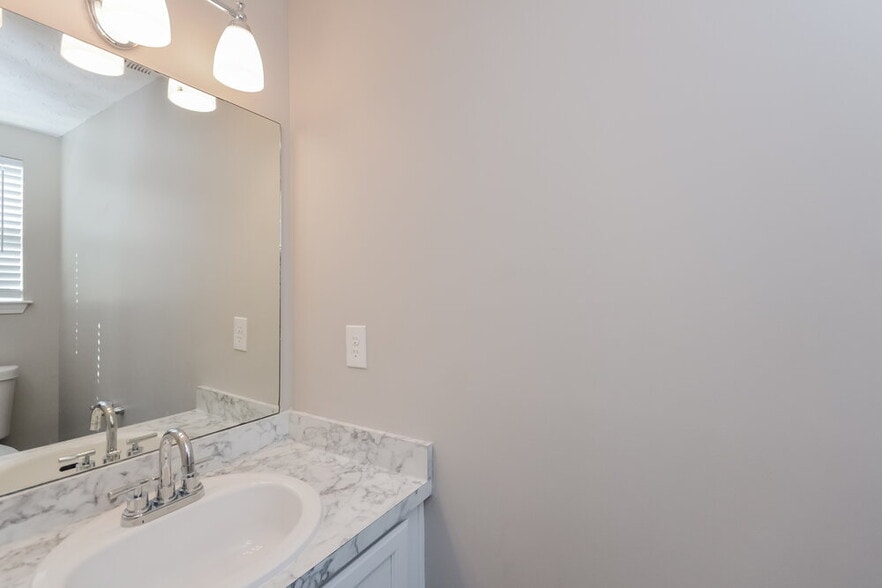 Building Photo - 6683 Shapiro Ct