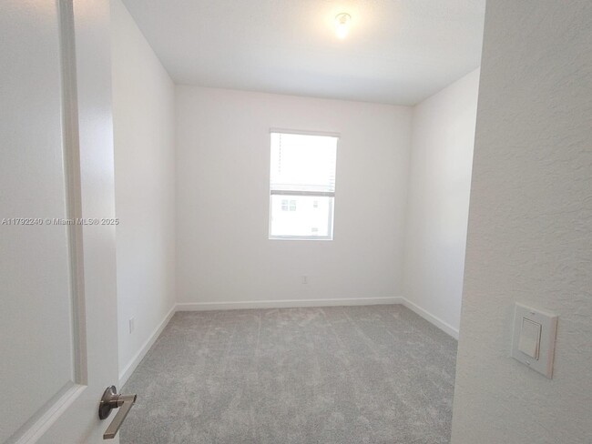 Building Photo - 537 Rivergrass St