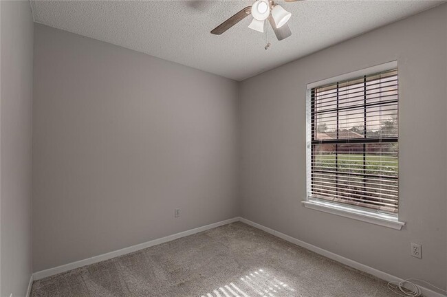 Building Photo - 3011 Sand Dr