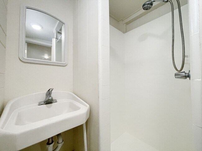 Building Photo - Pet Friendly Kailua House with A/C