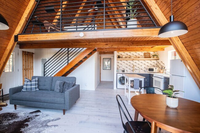 Building Photo - Fully Furnished Modern Mountain Cabin in Wrightwood 2 bedroom 1 bath