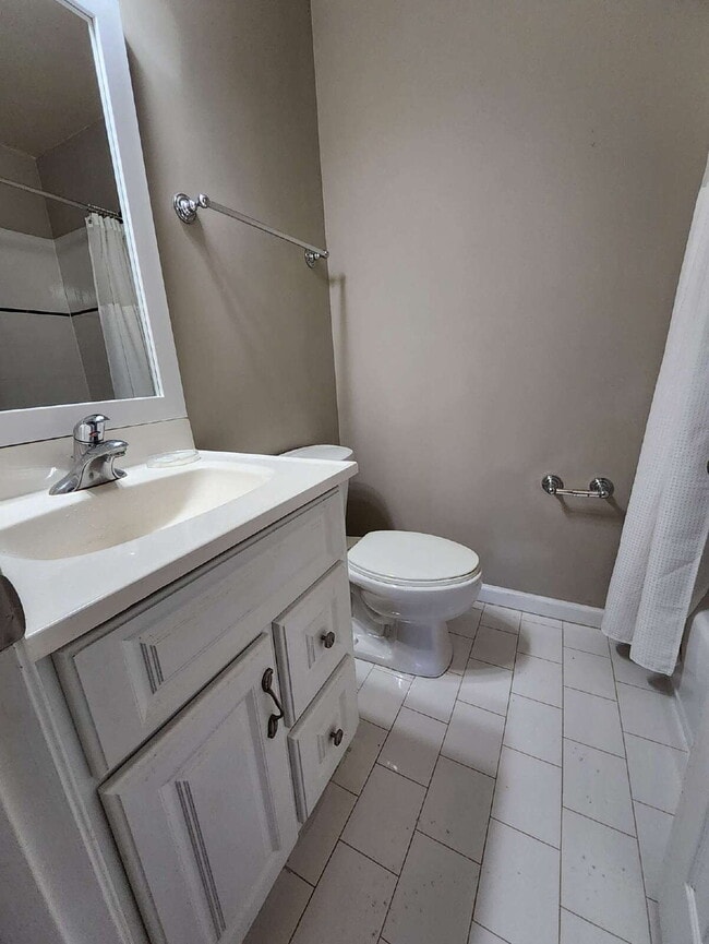 Building Photo - 406 Denning Ct