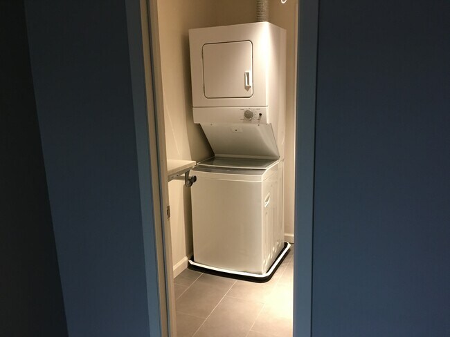washer dryer in unit - 1450 Cliff Ct