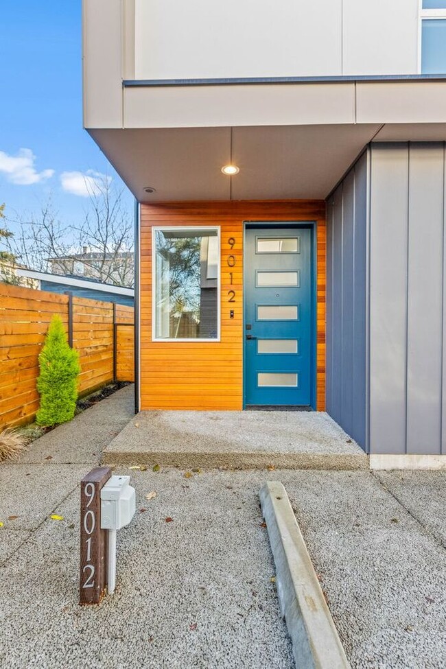 Building Photo - Gorgeous Highland Park Standalone Townhome...