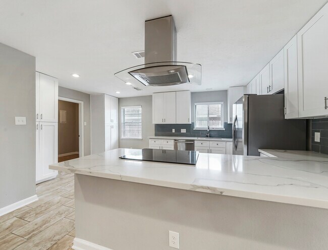 Building Photo - 5807 Burlinghall Dr