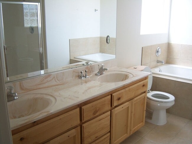 Building Photo - AVAILABLE NOW $200 off First Month Rent