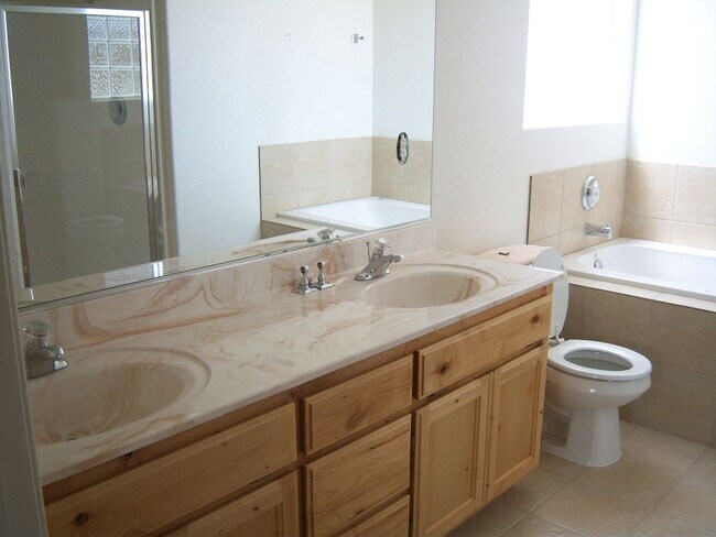 Building Photo - AVAILABLE NOW